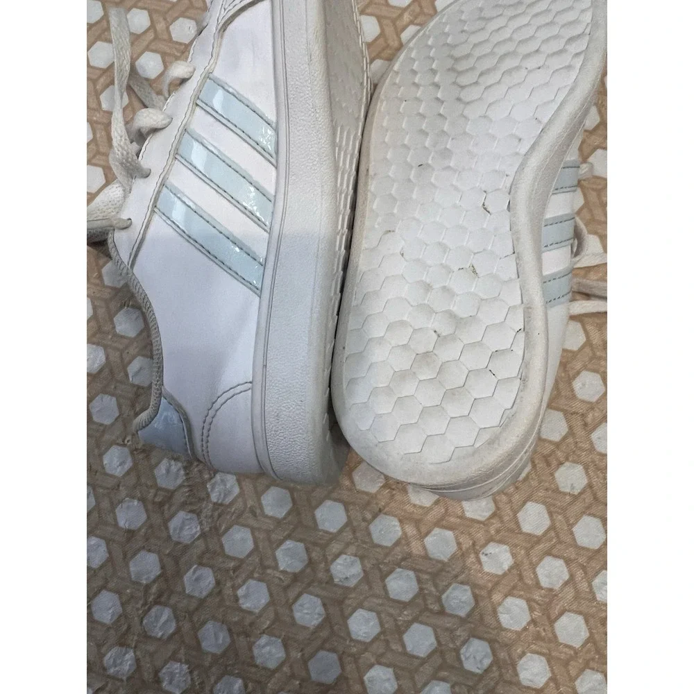 Adidas Grand Court Tennis Shoe Sneakers White Blue stripes Size 12.5 K Girls
